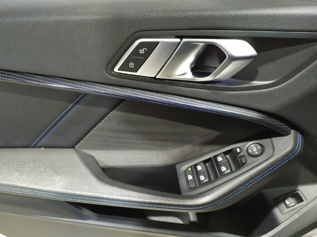 BMW Serie 1 M135i color Blanco. Año 2021. 225KW(306CV). Gasolina. En concesionario Hispamovil, Orihuela de Alicante
