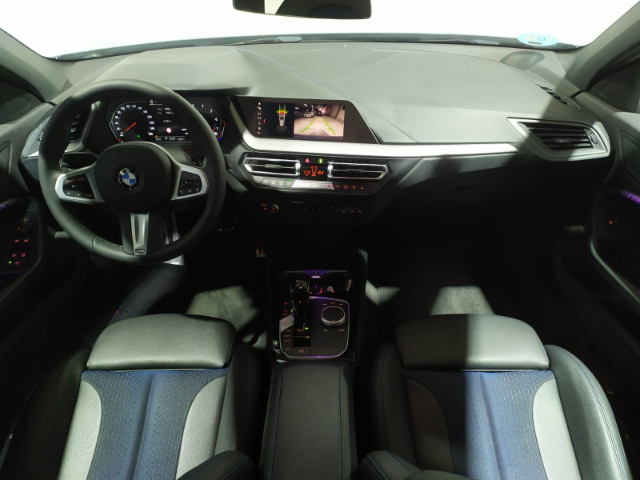 BMW Serie 1 118i color Gris. Año 2019. 103KW(140CV). Gasolina. En concesionario Hispamovil Elche de Alicante