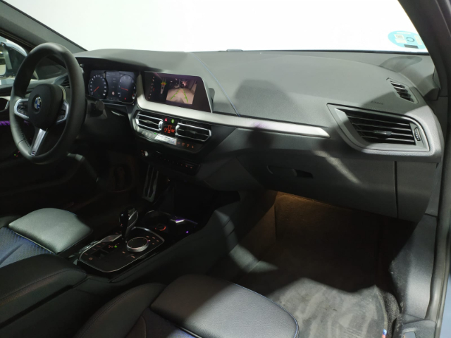 BMW Serie 1 118i color Gris. Año 2019. 103KW(140CV). Gasolina. En concesionario Hispamovil Elche de Alicante