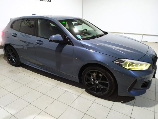 BMW Serie 1 118i color Gris. Año 2019. 103KW(140CV). Gasolina. En concesionario Hispamovil Elche de Alicante