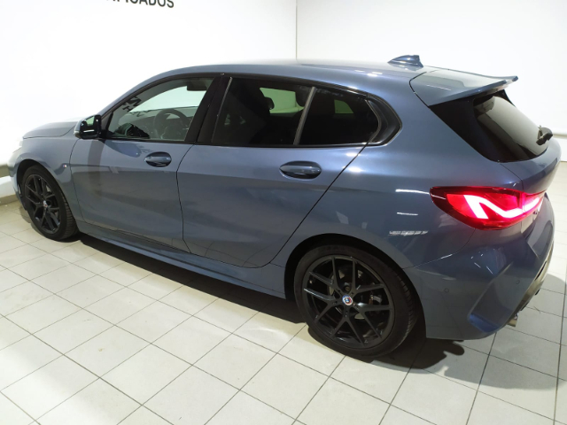 BMW Serie 1 118i color Gris. Año 2019. 103KW(140CV). Gasolina. En concesionario Hispamovil Elche de Alicante