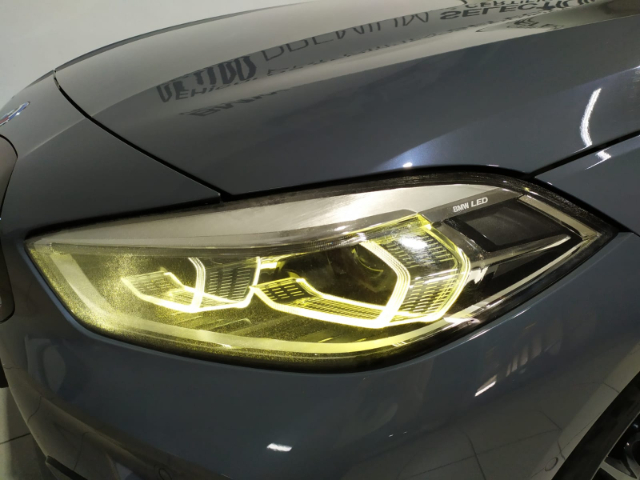 BMW Serie 1 118i color Gris. Año 2019. 103KW(140CV). Gasolina. En concesionario Hispamovil Elche de Alicante