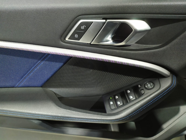 BMW Serie 1 118i color Gris. Año 2019. 103KW(140CV). Gasolina. En concesionario Hispamovil Elche de Alicante