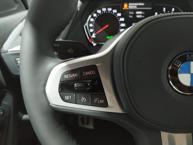BMW Serie 1 118i color Gris. Año 2019. 103KW(140CV). Gasolina. En concesionario Hispamovil Elche de Alicante