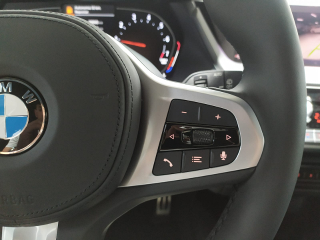 BMW Serie 1 118i color Gris. Año 2019. 103KW(140CV). Gasolina. En concesionario Hispamovil Elche de Alicante