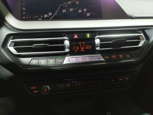BMW Serie 1 118i color Gris. Año 2019. 103KW(140CV). Gasolina. En concesionario Hispamovil Elche de Alicante