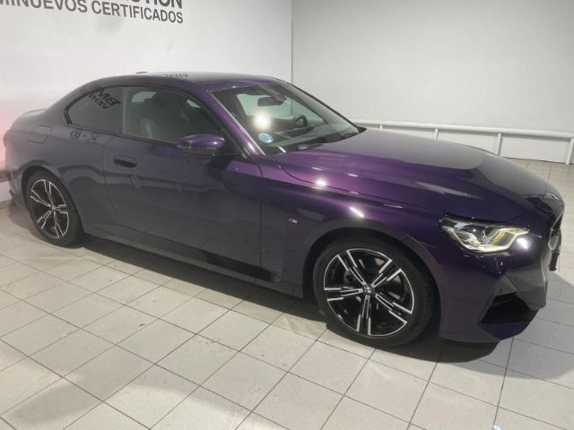 BMW Serie 2 220d Coupe color Violeta. Año 2023. 140KW(190CV). Diésel. En concesionario Hispamovil Elche de Alicante