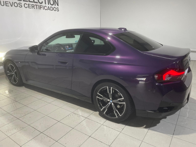 BMW Serie 2 220d Coupe color Violeta. Año 2023. 140KW(190CV). Diésel. En concesionario Hispamovil Elche de Alicante