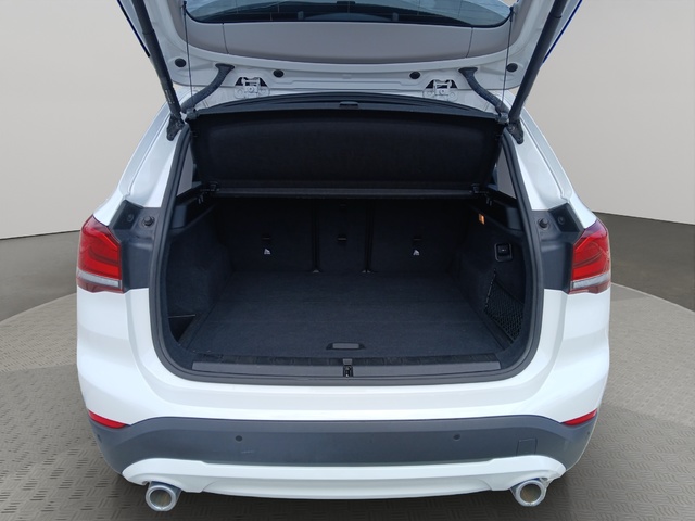 BMW X1 sDrive18d color Blanco. Año 2019. 110KW(150CV). Diésel. En concesionario GANDIA Automoviles Fersan, S.A. de Valencia