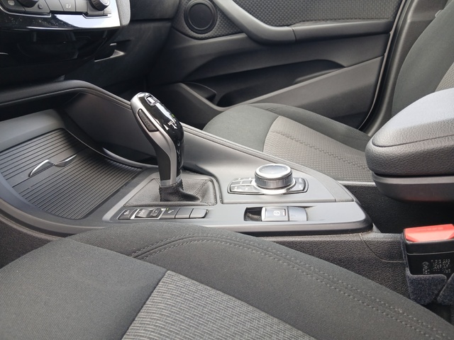 BMW X1 sDrive18d color Blanco. Año 2019. 110KW(150CV). Diésel. En concesionario GANDIA Automoviles Fersan, S.A. de Valencia