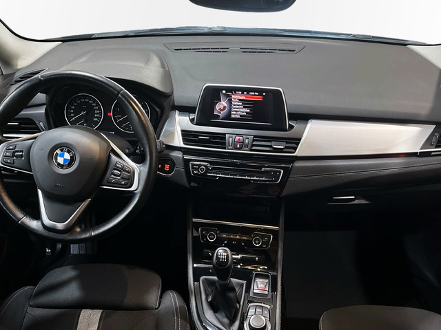 BMW Serie 2 218i Active Tourer color Gris. Año 2015. 100KW(136CV). Gasolina. En concesionario Murcia Premium S.L. AV DEL ROCIO de Murcia