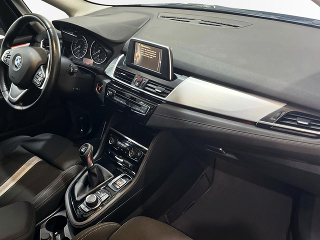 BMW Serie 2 218i Active Tourer color Gris. Año 2015. 100KW(136CV). Gasolina. En concesionario Murcia Premium S.L. AV DEL ROCIO de Murcia