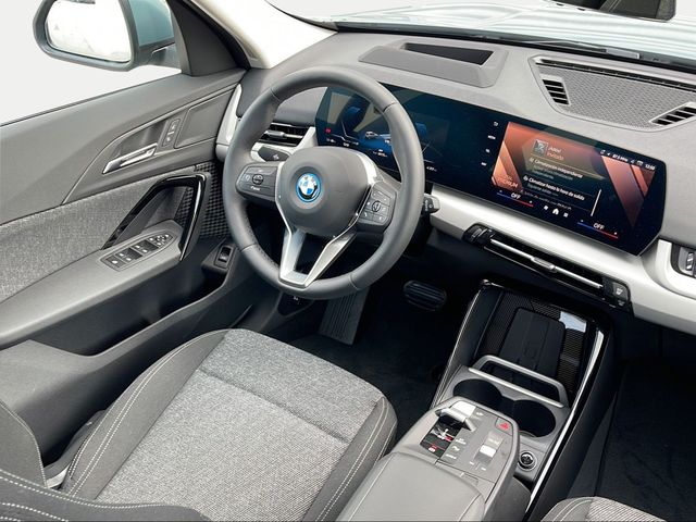 BMW iX1 xDrive30 color Verde. Año 2024. 230KW(313CV). Eléctrico. En concesionario Carteya Motor | Campo de Gibraltar de Cádiz