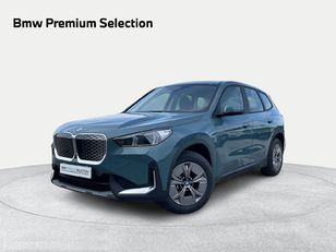 Fotos de BMW iX1 xDrive30 color Verde. Año 2024. 230KW(313CV). Eléctrico. En concesionario Carteya Motor | Campo de Gibraltar de Cádiz