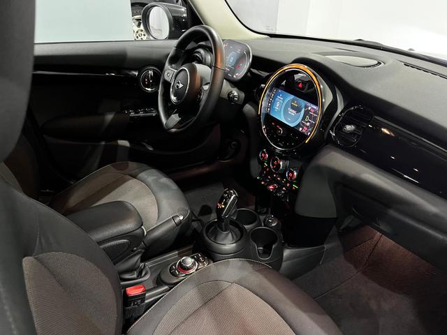 fotoG 7 del MINI MINI 5 Puertas Cooper 100 kW (136 CV) 136cv Gasolina del 2021 en Lleida