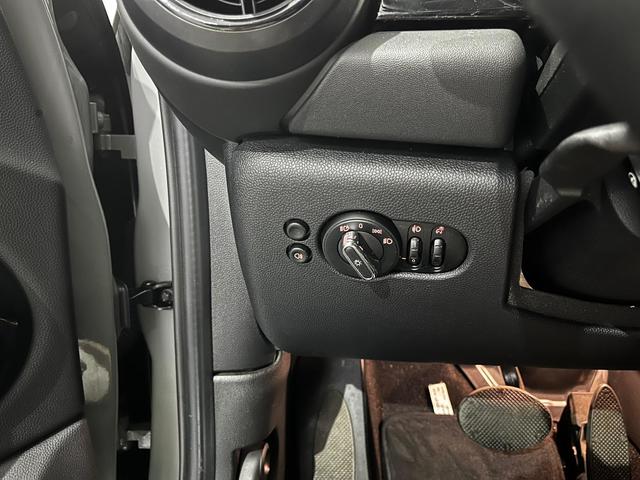 fotoG 11 del MINI MINI 5 Puertas Cooper 100 kW (136 CV) 136cv Gasolina del 2021 en Lleida