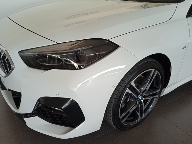 BMW Serie 2 220d Gran Coupe color Blanco. Año 2024. 140KW(190CV). Diésel. En concesionario ALBAMOCION CIUDAD REAL  de Ciudad Real