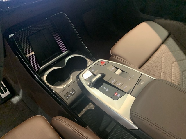 Foto 14 BMW iX1 xDrive30 230 kW (313 CV)