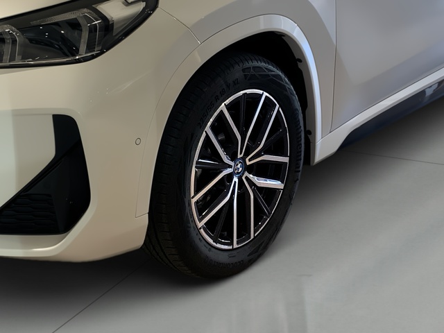 BMW iX1 xDrive30 color Blanco. Año 2025. 230KW(313CV). Eléctrico. En concesionario Automotor Premium Viso - Málaga de Málaga