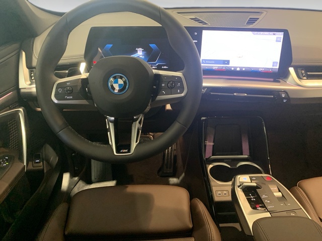 BMW iX1 xDrive30 color Blanco. Año 2025. 230KW(313CV). Eléctrico. En concesionario Automotor Premium Viso - Málaga de Málaga