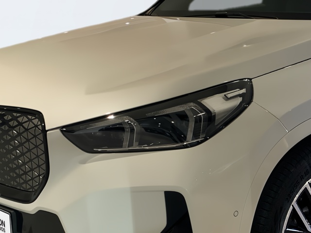 BMW iX1 xDrive30 color Blanco. Año 2025. 230KW(313CV). Eléctrico. En concesionario Automotor Premium Viso - Málaga de Málaga