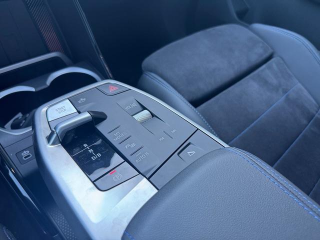 Foto 12 BMW iX1 xDrive30 230 kW (313 CV)