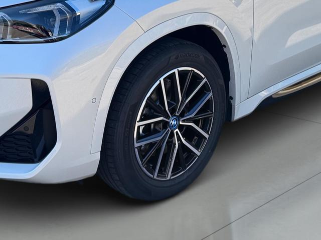 BMW iX1 xDrive30 color Blanco. Año 2025. 230KW(313CV). Eléctrico. En concesionario Automotor Premium Marbella - Málaga de Málaga