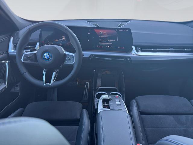 BMW iX1 xDrive30 color Blanco. Año 2025. 230KW(313CV). Eléctrico. En concesionario Automotor Premium Marbella - Málaga de Málaga