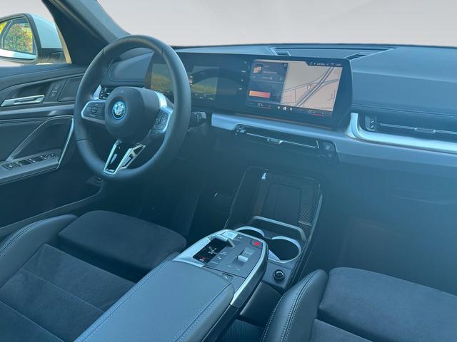 BMW iX1 xDrive30 color Blanco. Año 2025. 230KW(313CV). Eléctrico. En concesionario Automotor Premium Marbella - Málaga de Málaga