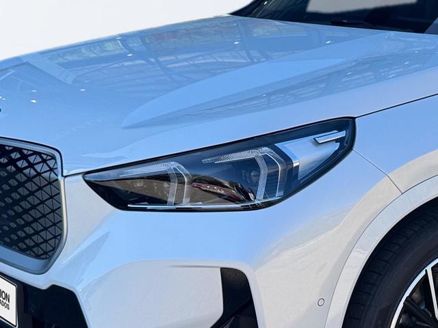 BMW iX1 xDrive30 color Blanco. Año 2025. 230KW(313CV). Eléctrico. En concesionario Automotor Premium Marbella - Málaga de Málaga