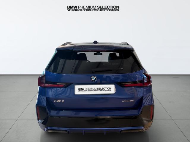 BMW iX1 xDrive30 color Azul. Año 2023. 230KW(313CV). Eléctrico. En concesionario Automotor Premium Viso - Málaga de Málaga