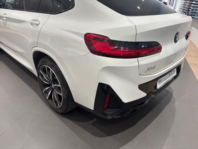 BMW X4 xDrive30d color Blanco. Año 2022. 210KW(286CV). Diésel. En concesionario Automotor Costa, S.L.U. de Almería