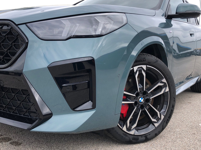 BMW X2 sDrive18d color Verde. Año 2024. 110KW(150CV). Diésel. En concesionario Vehinter Getafe de Madrid