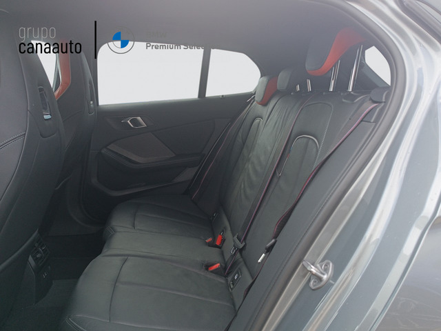 BMW Serie 1 M135i color Gris. Año 2023. 225KW(306CV). Gasolina. En concesionario TACO de Sta. C. Tenerife