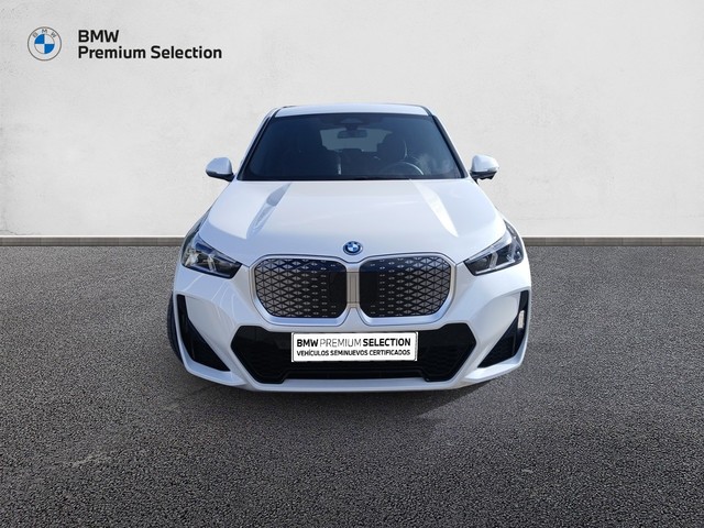 BMW iX1 eDrive20 color Blanco. Año 2025. 150KW(204CV). Eléctrico. En concesionario Adler Motor S.L. TOLEDO de Toledo