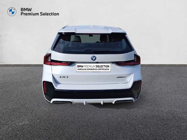 BMW iX1 eDrive20 color Blanco. Año 2025. 150KW(204CV). Eléctrico. En concesionario Adler Motor S.L. TOLEDO de Toledo