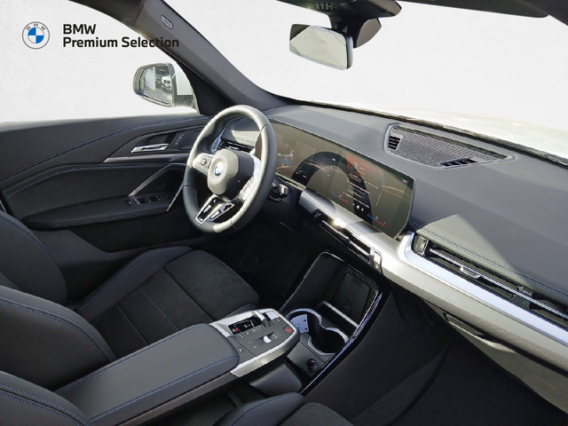 BMW iX1 eDrive20 color Blanco. Año 2025. 150KW(204CV). Eléctrico. En concesionario Adler Motor S.L. TOLEDO de Toledo
