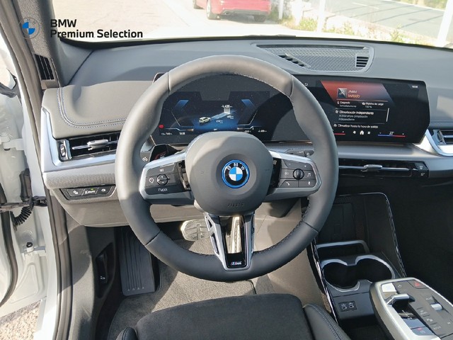 BMW iX1 eDrive20 color Blanco. Año 2025. 150KW(204CV). Eléctrico. En concesionario Adler Motor S.L. TOLEDO de Toledo