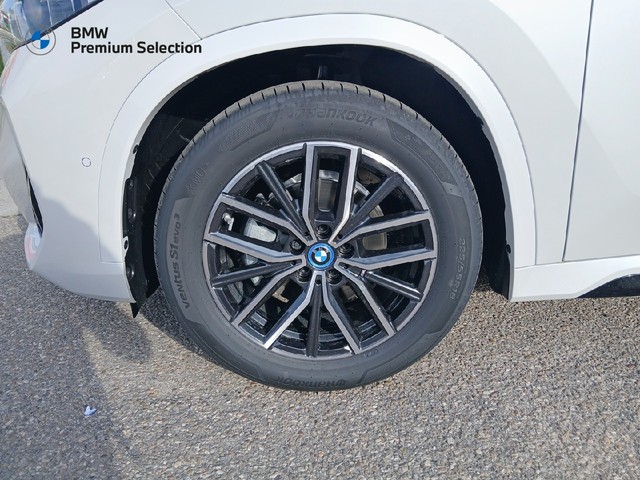 BMW iX1 eDrive20 color Blanco. Año 2025. 150KW(204CV). Eléctrico. En concesionario Adler Motor S.L. TOLEDO de Toledo