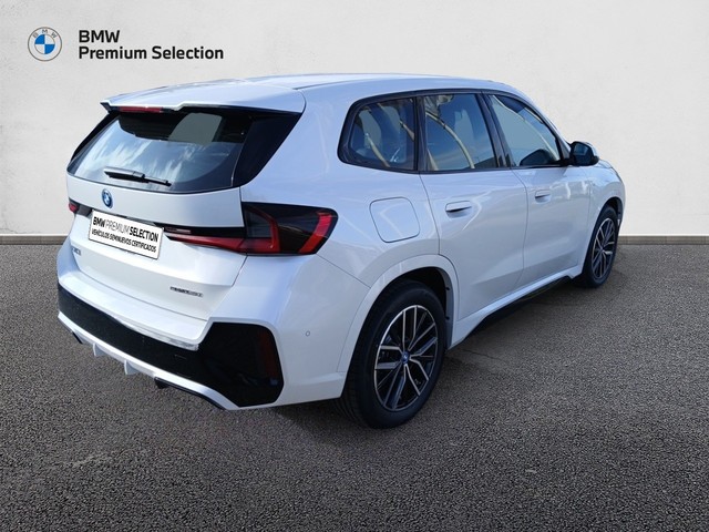 BMW iX1 eDrive20 color Blanco. Año 2025. 150KW(204CV). Eléctrico. En concesionario Adler Motor S.L. TOLEDO de Toledo