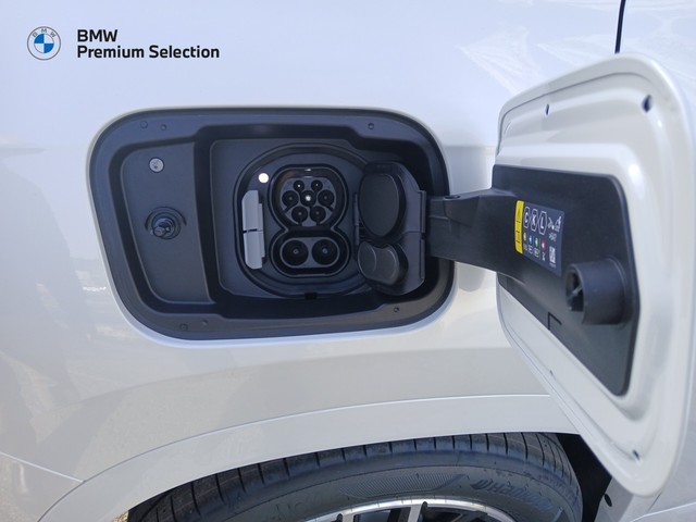 BMW iX1 eDrive20 color Blanco. Año 2025. 150KW(204CV). Eléctrico. En concesionario Adler Motor S.L. TOLEDO de Toledo