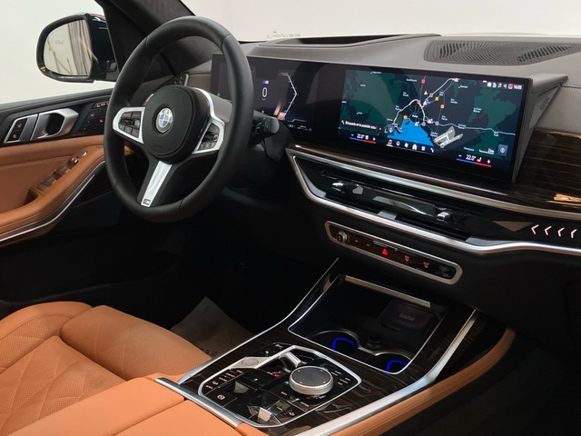 BMW X7 xDrive40d color Azul. Año 2025. 259KW(352CV). Diésel. En concesionario Proa Premium Palma de Baleares