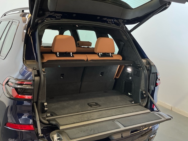 BMW X7 xDrive40d color Azul. Año 2025. 259KW(352CV). Diésel. En concesionario Proa Premium Palma de Baleares