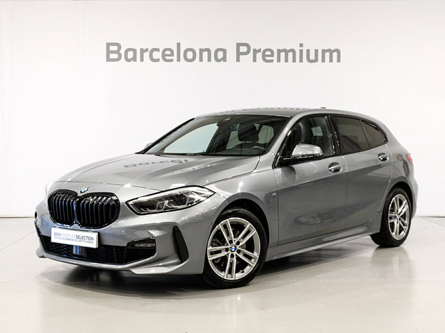 BMW Serie 1 118d color Gris. Año 2024. 110KW(150CV). Diésel. En concesionario Barcelona Premium -- GRAN VIA de Barcelona