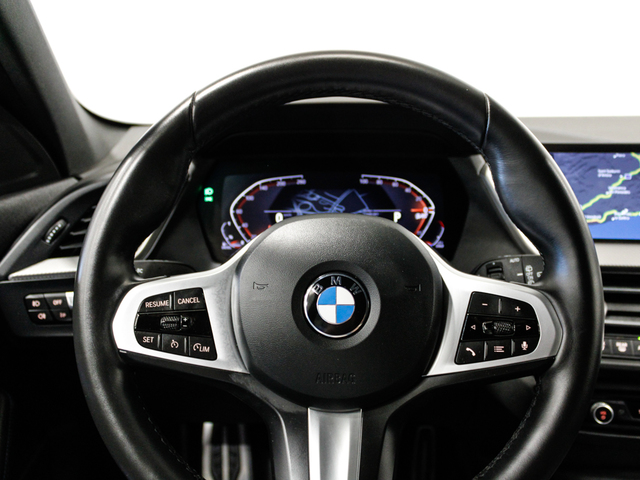 BMW Serie 1 118d color Gris. Año 2024. 110KW(150CV). Diésel. En concesionario Barcelona Premium -- GRAN VIA de Barcelona