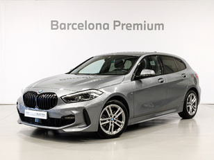 Fotos de BMW Serie 1 118d color Gris. Año 2024. 110KW(150CV). Diésel. En concesionario Barcelona Premium -- GRAN VIA de Barcelona