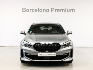 Fotos de BMW Serie 1 118d color Gris. Año 2024. 110KW(150CV). Diésel. En concesionario Barcelona Premium -- GRAN VIA de Barcelona