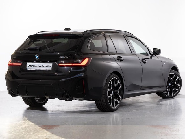 BMW Serie 3 320d Touring color Negro. Año 2025. 140KW(190CV). Diésel. En concesionario Oliva Motor Girona de Girona