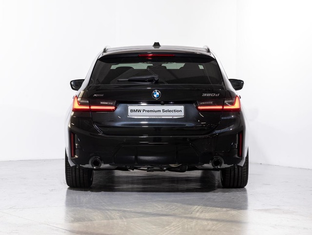 BMW Serie 3 320d Touring color Negro. Año 2025. 140KW(190CV). Diésel. En concesionario Oliva Motor Girona de Girona