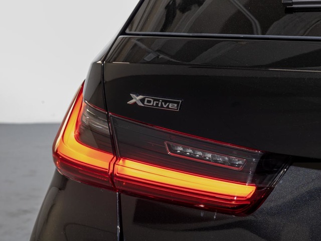 BMW Serie 3 320d Touring color Negro. Año 2025. 140KW(190CV). Diésel. En concesionario Oliva Motor Girona de Girona